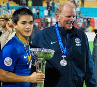 Sunil Chettri and Indian Coach Bob Houghton (Goal.com)