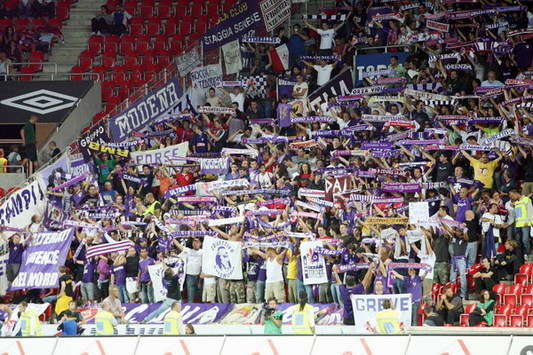 I tifosi della Fiorentina sugli spalti dello stadio di Praga (Foto Grazia Neri)