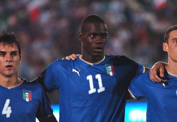 Ten-Man Italy Defeat Sweden After Balotelli Sent Off