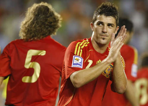 Carles Puyol y David Villa celebran durante el España-Armenia. El 'Guaje' anotó dos goles y ha vuelto a ser figura en una victoria de la 'Roja' (Marca)