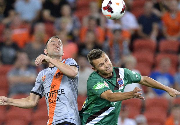 Ivan Franjic of the Roar and Samuel Gallaway of the Jets compete for the ball during the round 11 A-League match between Brisbane Roar and the Newcastle Jets at Suncorp Stadium. Photo by Bradley Kanaris/Getty Images