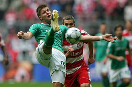 Bundesliga: Bayern München - Werder Bremen, Sebastian Prödl überzeugt in der Abwehr (firo)