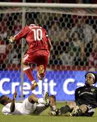 MLS: Cuauhtemoc Blanco (Chicago), Josh Wicks, Troy Roberts (LA), Chicago Fire - Los Angeles Galaxy, Septemeber 2008 (ISI)