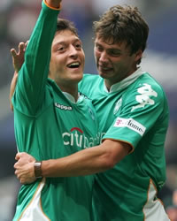 Bundesliga: Werder Bremen, Mesut Özil, Sebastian Boenisch (firo)