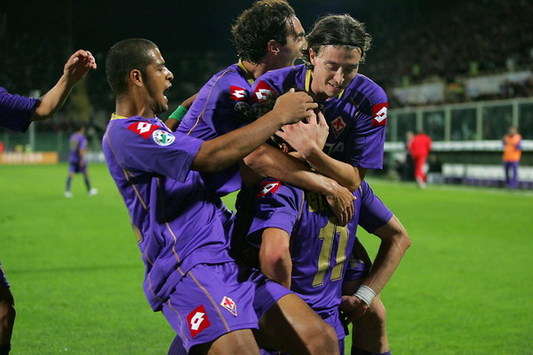 Alberto Gilardino on target again for Fiorentina in their 1-0 win over an impressive Genoa side.
