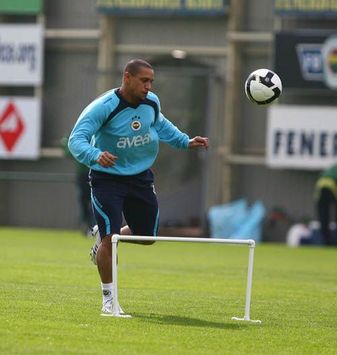 Turkcell Süper Lig: Roberto Carlos (Fenerbahçe)