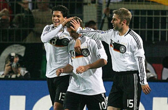 Germany's Michael Ballack and Thomas Hitzlsperger hail Lukas Podolski's strike against Russia (firo)