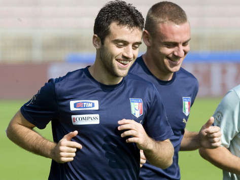 Giuseppe Rossi and Daniele De Rossi share a joke during Italy training (Grazia Neri)