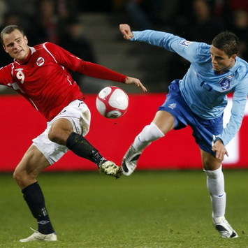 WCQ: Norway vs Netherlands, Haugen - Afellay (foto ANP)