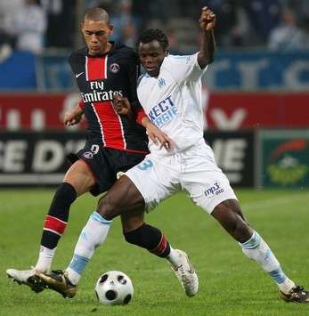 Ligue 1 : Guillaume Hoarau (Paris SG) vs Taye Taiwo (Olympique de Marseille)