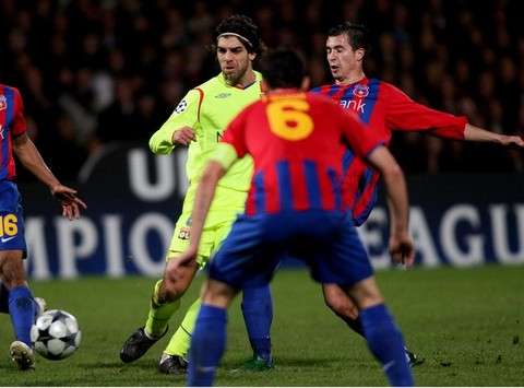 Champions League : Juninho (Lyon) vs Bogdan Stancu (Steaua)