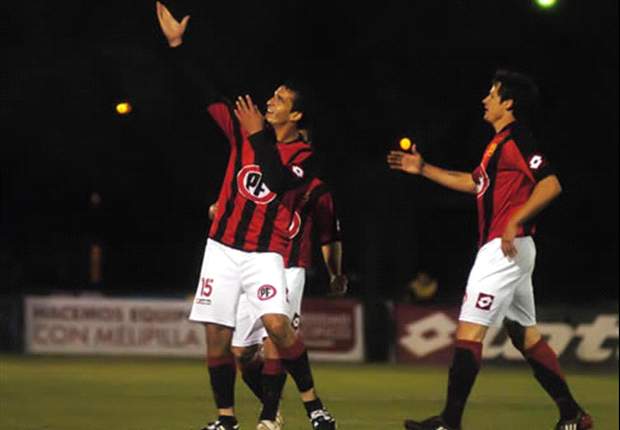 Cellerino, ex Livorno, perde la testa e colpisce il portiere avversario con un calcio proibito: arrestato in Cile (VIDEO)