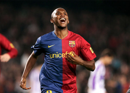 Samuel Eto'o celebrates one of four strikes against Valladolid. (Marca)