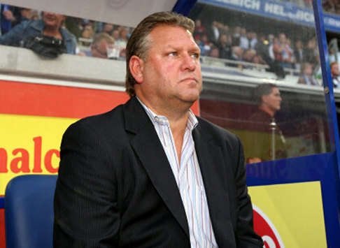 Frank Pagelsdorf sitzt ab sofort nicht mehr auf der Trainerbnak bei Hansa Rostock (firo)