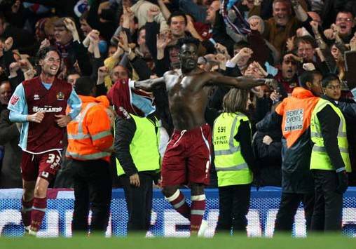 CC: Ade Akinbiyi, Chelsea - Burnley (PA)