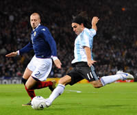 Alan Hutton - Carlos Tevez - Scotland-Argentina (Mexsport)