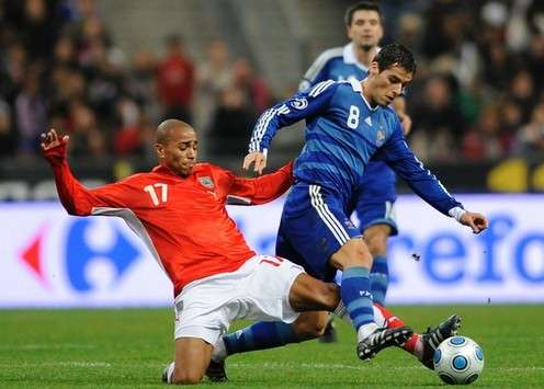 Yohann Gourcuff (France) vs Alvaro Pereira (Uruguay)