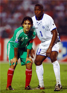 Rafael Marquez - Maynor Figueroa - Honduras-Mexico (Mexsport)