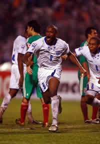 David Suazo - Honduras-Mexico (Mexsport)