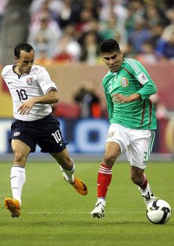 Landon Donovan-Carlos Salcido - USA-Mexico (Mexsport)
