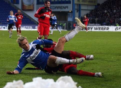 Bundesliga: Arminia Bielefeld - Bayer Leverkusen, Kamper - Sarpei (firo)