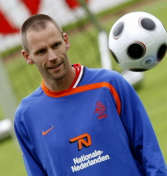 André Ooijer en Robin van Persie, the Netherlands (foto ANP)