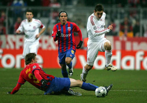 Şampiyonlar Ligi: Klose (Bayern Münih) - Dorin Goian (Steaua Bükreş) (firo)