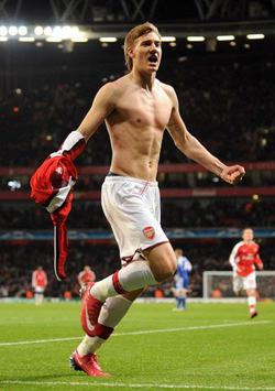 CL: Nicklas Bendtner, Arsenal v Dynamo Kiev (PA)