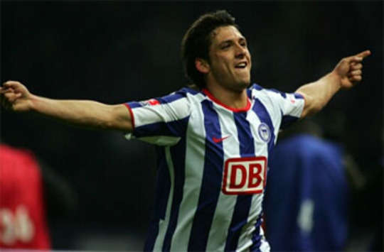 Bundesliga: Hertha BSC Berlin - 1. FC Köln, Gojko Kacar jubelt nach dem 1:0 (firo)