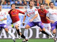 Alberto GIlardino in action for Fiorentina against Roma.