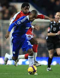 EPL: Salomon Kalou - Alexandre Song Billong, Chelsea - Arsenal (PA)