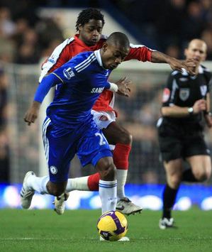 EPL: Salomon Kalou - Alexandre Song Billong, Chelsea - Arsenal (PA)