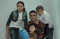 Indonesia - Persik Kediri - Christian Gonzales bersama keluarga saat memenuhi panggilan komisi banding (Komding) PSSI- GOAL.com/Yuslan Kisra