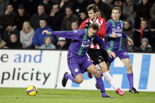 PSV - FC Groningen, Andreas Granqvist vs. Danko Lazovic (foto ANP)