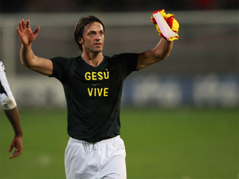 Nicola Legrottaglie è molto religioso e lo dimostra al termine di Lecce-Juventus - Serie A (Grazia Neri)