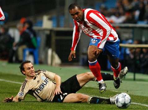Champions League : Laurent Bonnart (Marseille) vs Florent Sinama Pongolle (Atletico Madrid)