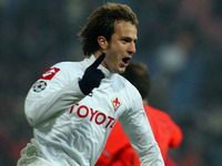 Just one will do! Fiorentina's Alberto Gilardino scores his side's only goal in the match against Steaue Bucharest to ensure La Viola qualify for the UEFA Cup (Grazia Neri)