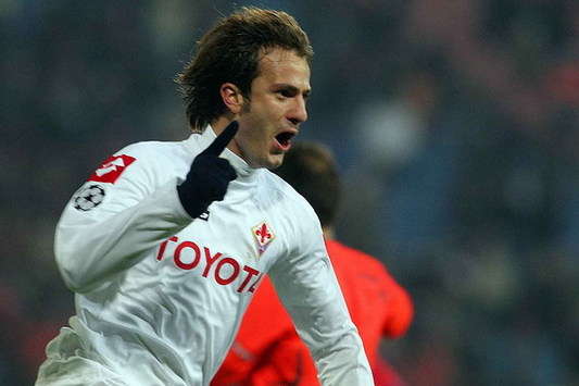 Just one will do! Fiorentina's Alberto Gilardino scores his side's only goal in the match against Steaue Bucharest to ensure La Viola qualify for the UEFA Cup (Grazia Neri)