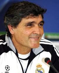 Happier Times: Juande Ramos is all smiles after winning on his debut as Real Madrid coach (Mexsport)