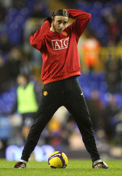 Manchester United's Dimitar Berbatov pretties himself up as he gets ready to rumble against his former club, Tottenham Hotspur (PA)