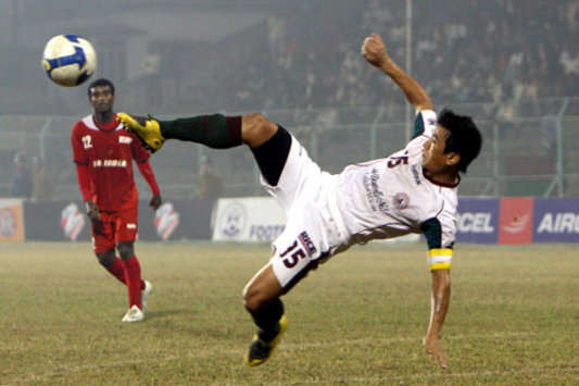Baichung Bhutia of Mohun Bagan against Air India during Federation Cup 2008 (Mango Peel)