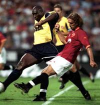 Sol Campbell - Gabriel Batistuta，Roma - Arsenal 