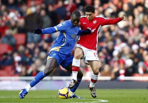 EPL: Neves Denilson - Papa Bouba Diop, Arsenal v Portsmouth (PA)