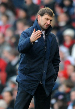 EPL: Tony Adams, Arsenal v Portsmouth (PA)
