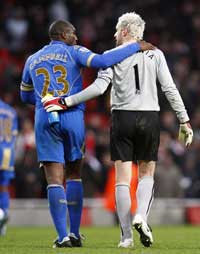 EPL: Manuel Almunia - Sol Campbell, Arsenal v Portsmouth (PA)