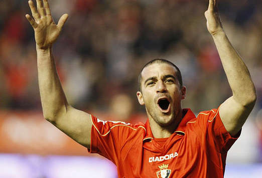 El uruguayo Walter Pandiani, en plena celebración con Osasuna (Marca)