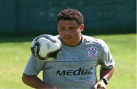 Ronaldo juggles the ball during Corinthians' training session.