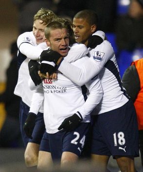 İngiltere Carling Kupası: Jamie O'Hara & takım arkadaşlarının gol sevinci (Tottenham Hotspur) (PA)