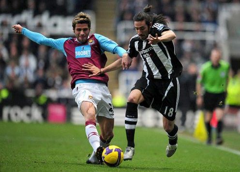 İngiltere: Valon Behrami (West Ham United) - Jonas Gutierrez (Newcastle United) (PA)