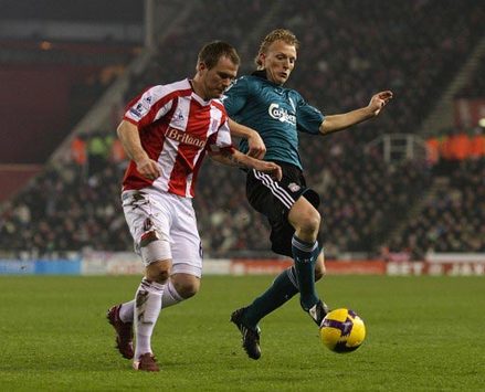 EPL: Glenn Whelan - Dirk Kuyt, Stoke City - Liverpool (PA)